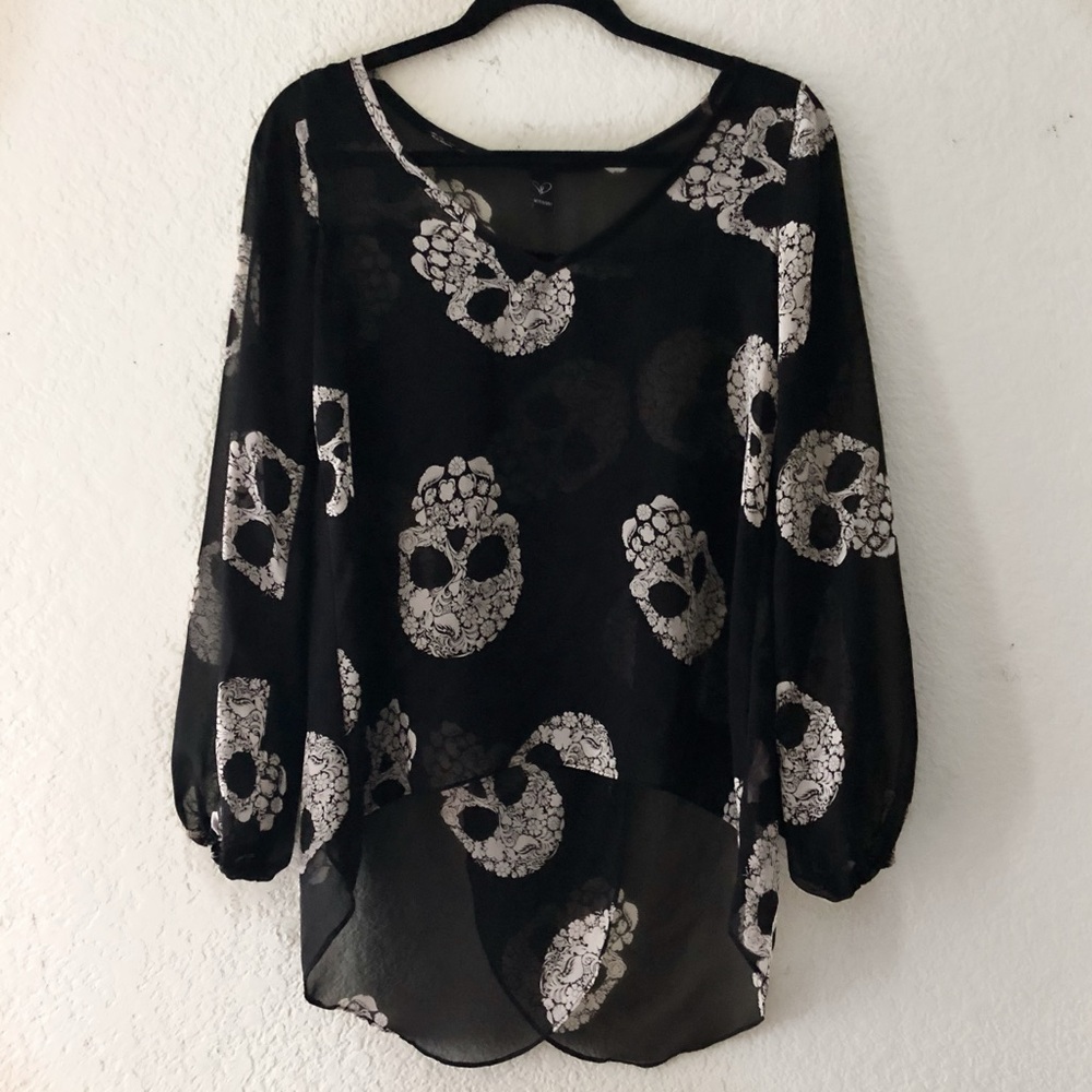 Black Sheer Flowy Long Sleeve Blouse with Skull Pattern size Women‘s Small